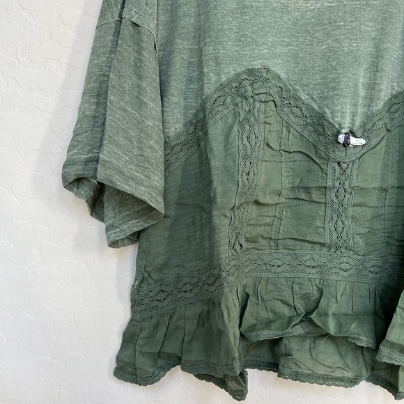 FREE PEOPLE Fall in Love Lace Inset T-Shirt size large - Picture 4 of 7
